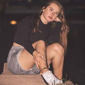 Meet your Posher, Lo